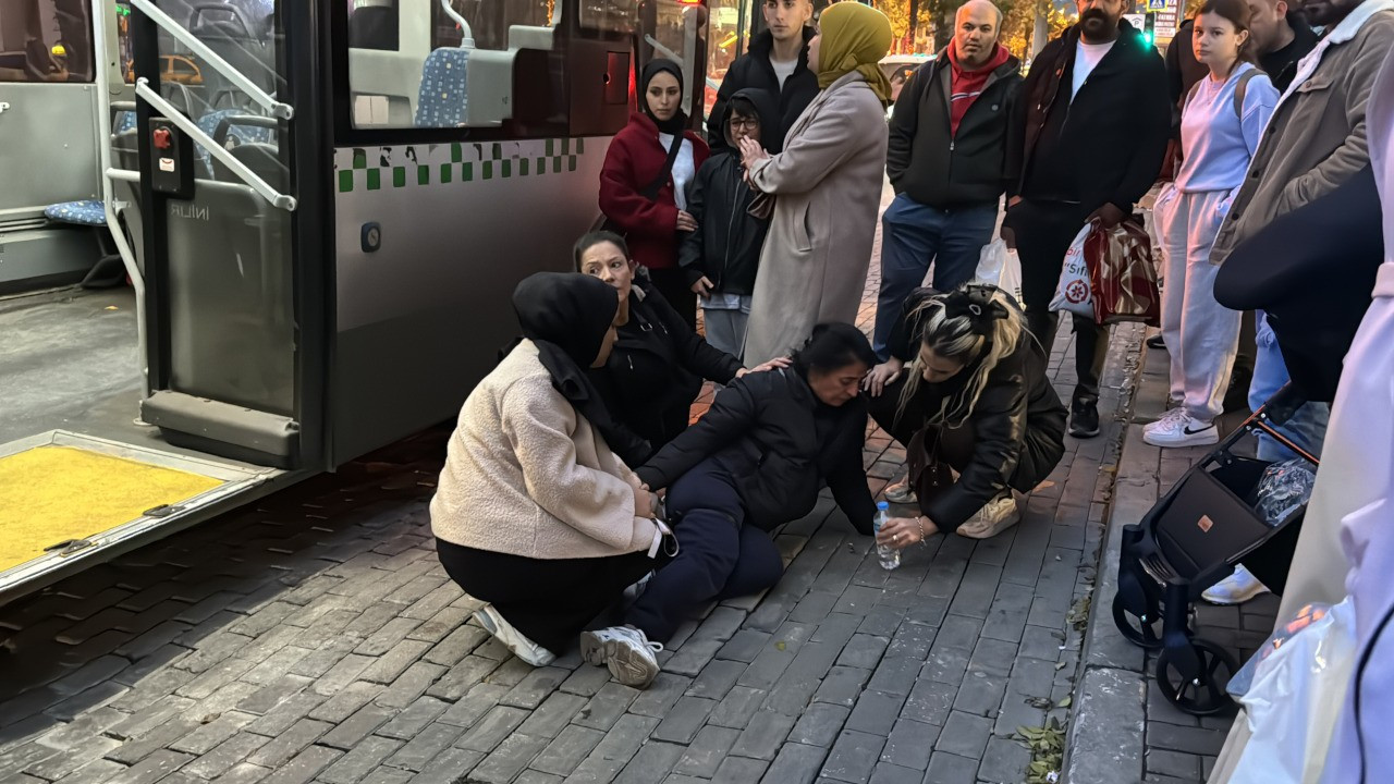 Halk otobüsünde kadın yolcuya bıçaklı saldırı